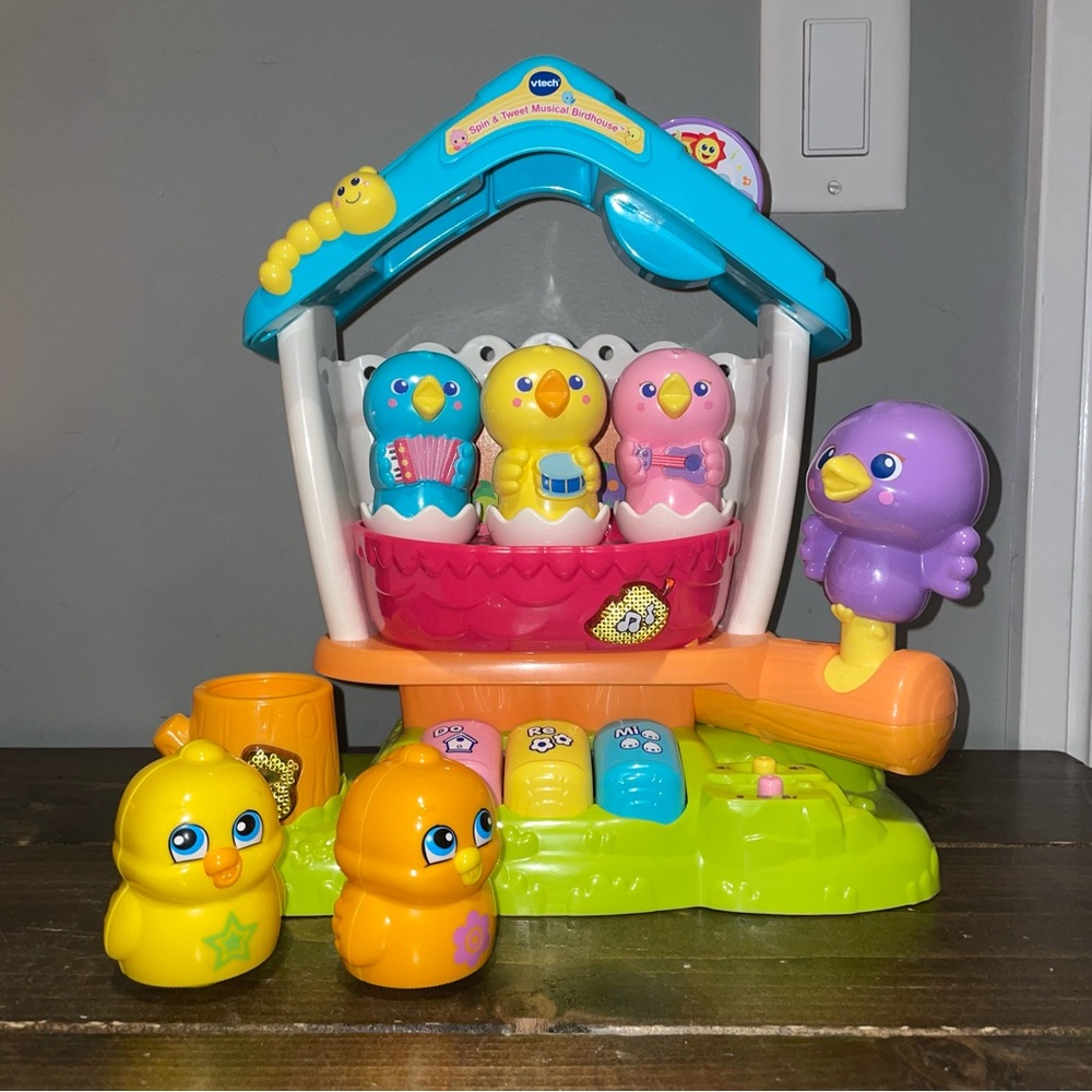 VTech Spin and Tweet Musical Birdhouse, Musical Singing Toy for Infant